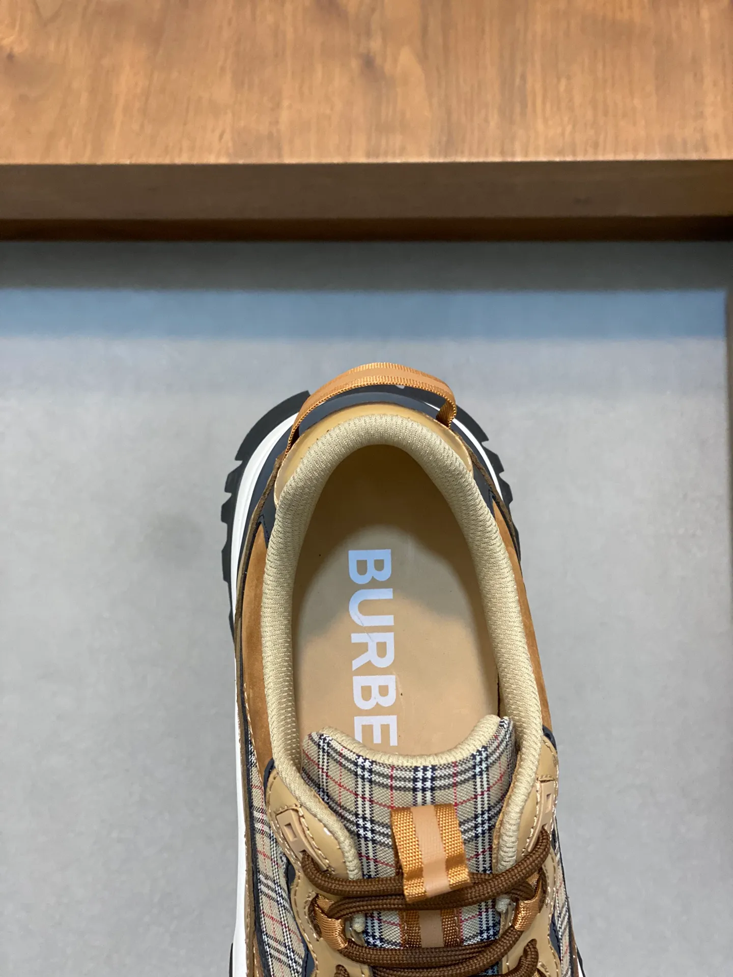 💰660 Burberry 2024🆕Ss men's classic low-cut thick-soled sneakers, made of first-grain cowhide and decorated with the new brand logo. First-layer cowhide foot pads, heel decorated with Burberry letter embossed logo, T men's men's shoes 💰U original outsole! Size: 39-44 (customized at 38.45)